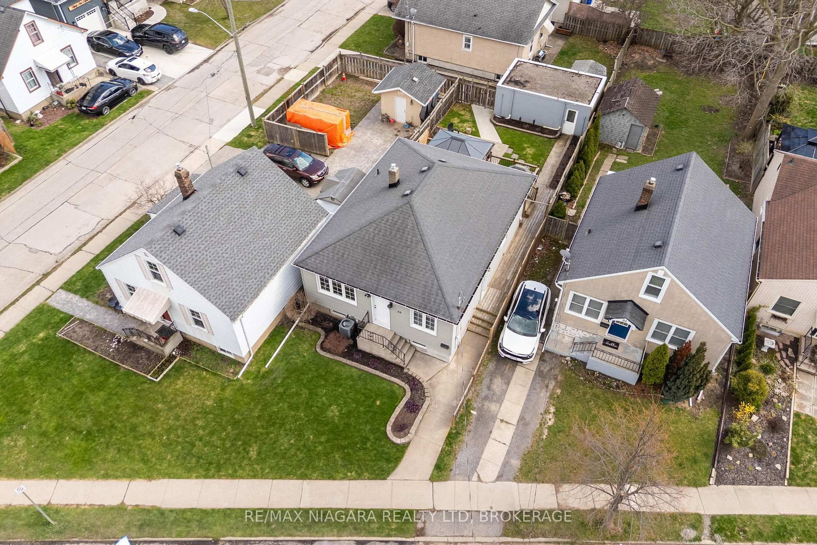 Detached House for sale at 88 Garnet Street, St. Catharines, Ontario, L2M 5G4 - Facer - MLS: X12996024