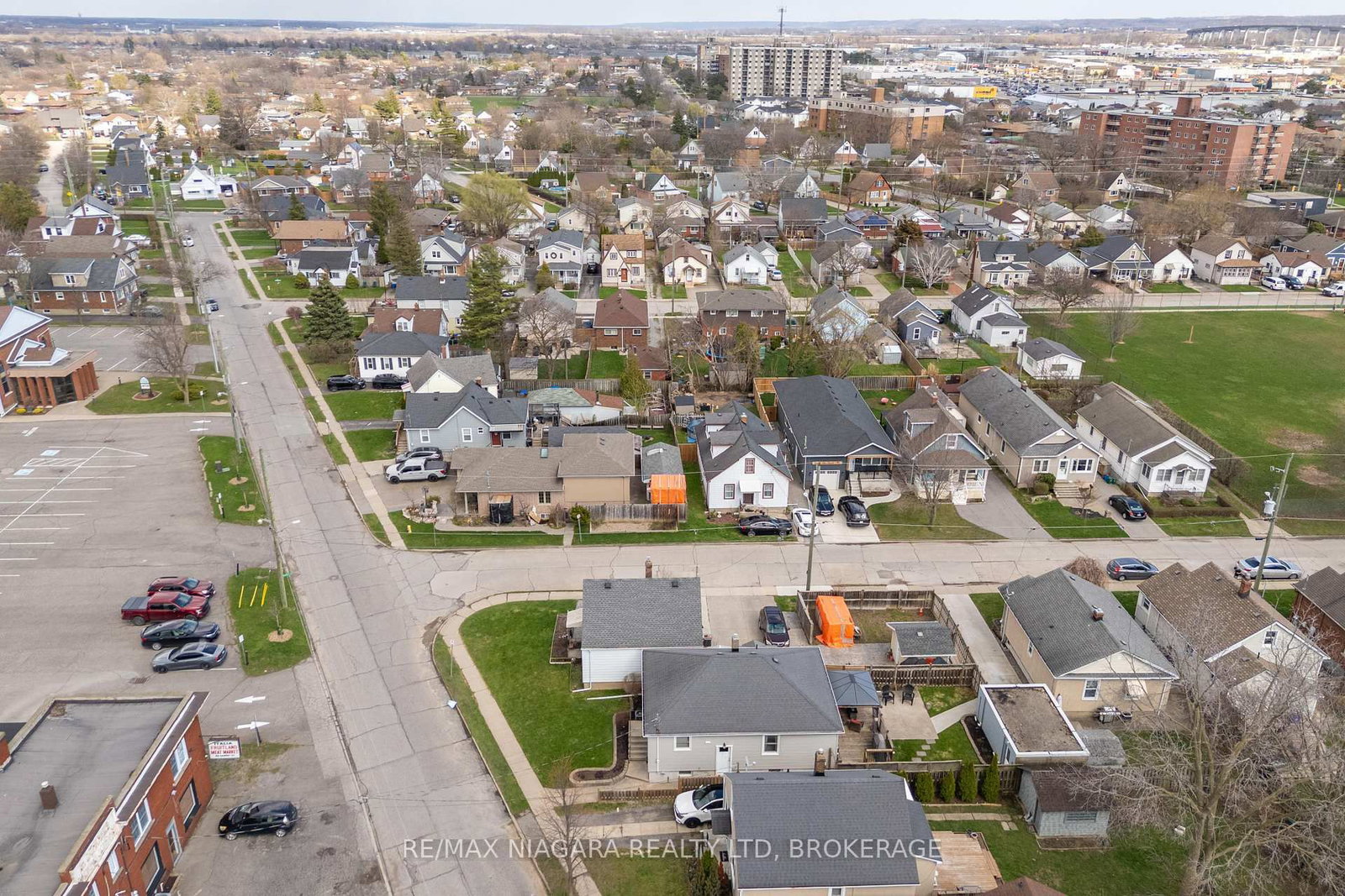 Detached House for sale at 88 Garnet Street, St. Catharines, Ontario, L2M 5G4 - Facer - MLS: X12996024