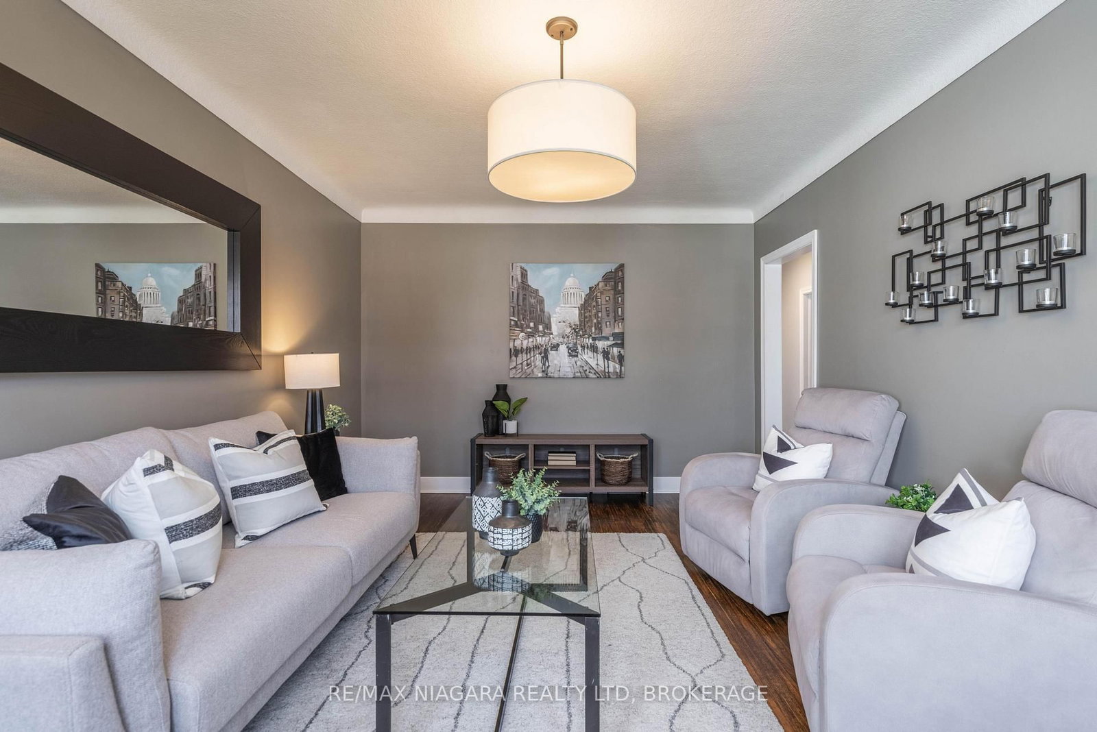 Detached House for sale at 88 Garnet Street, St. Catharines, Ontario, L2M 5G4 - Facer - MLS: X12996024