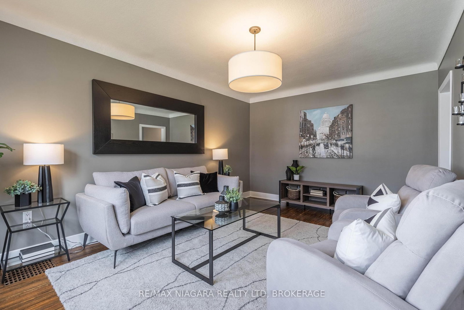 Detached House for sale at 88 Garnet Street, St. Catharines, Ontario, L2M 5G4 - Facer - MLS: X12996024