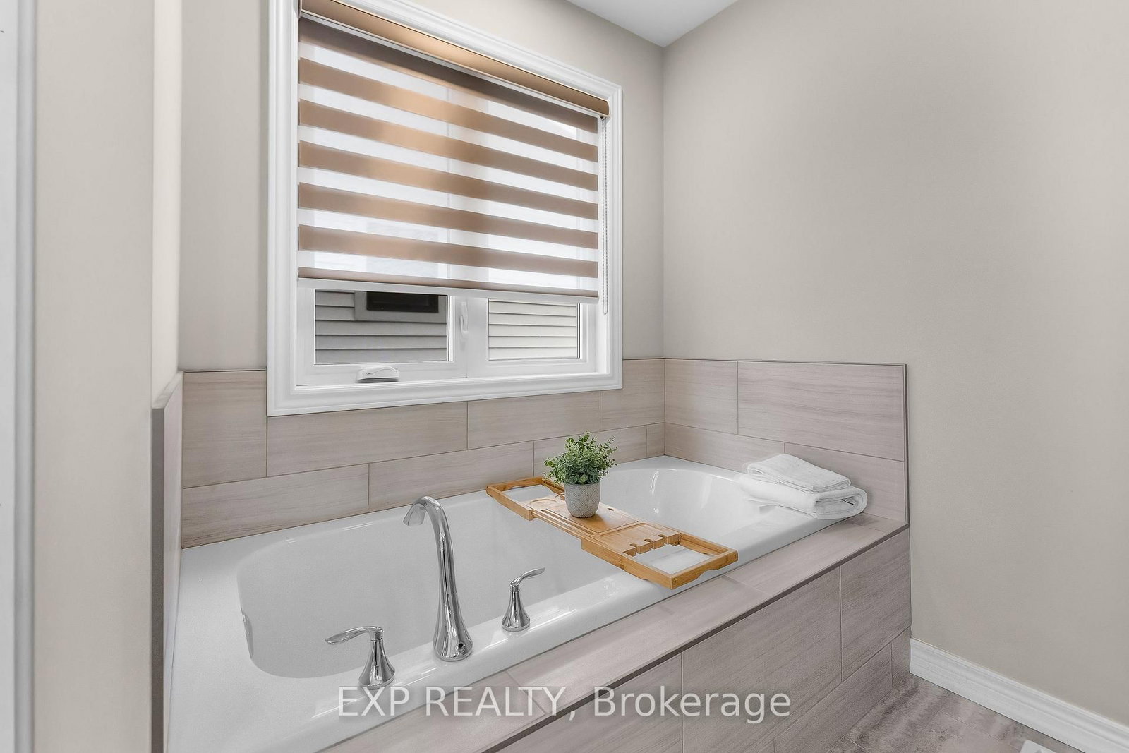 Detached House for sale at 153 Susan Drive, Pelham, Ontario, L3E 0B2 - Fonthill - MLS: X12996034