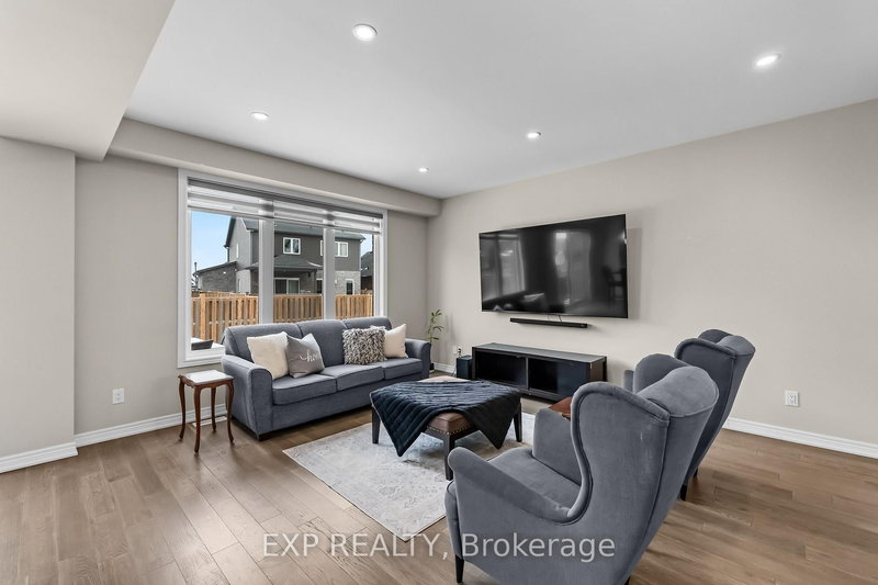 153 Susan Dr, Pelham, L3E 0B2 | Image 3