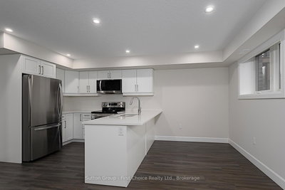 Unit Unit 27 — 3202 VIVIAN Line — more photos