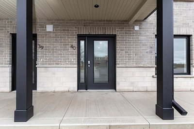 Unit Unit 40 — 3202 VIVIAN Line — more photos