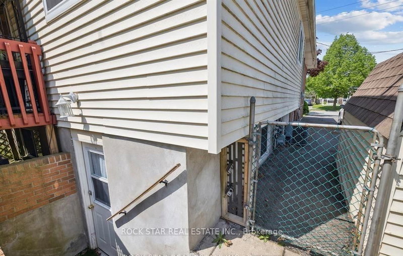 Lower - 203 Commercial St, Welland, L3B 5Z5 | Image 2