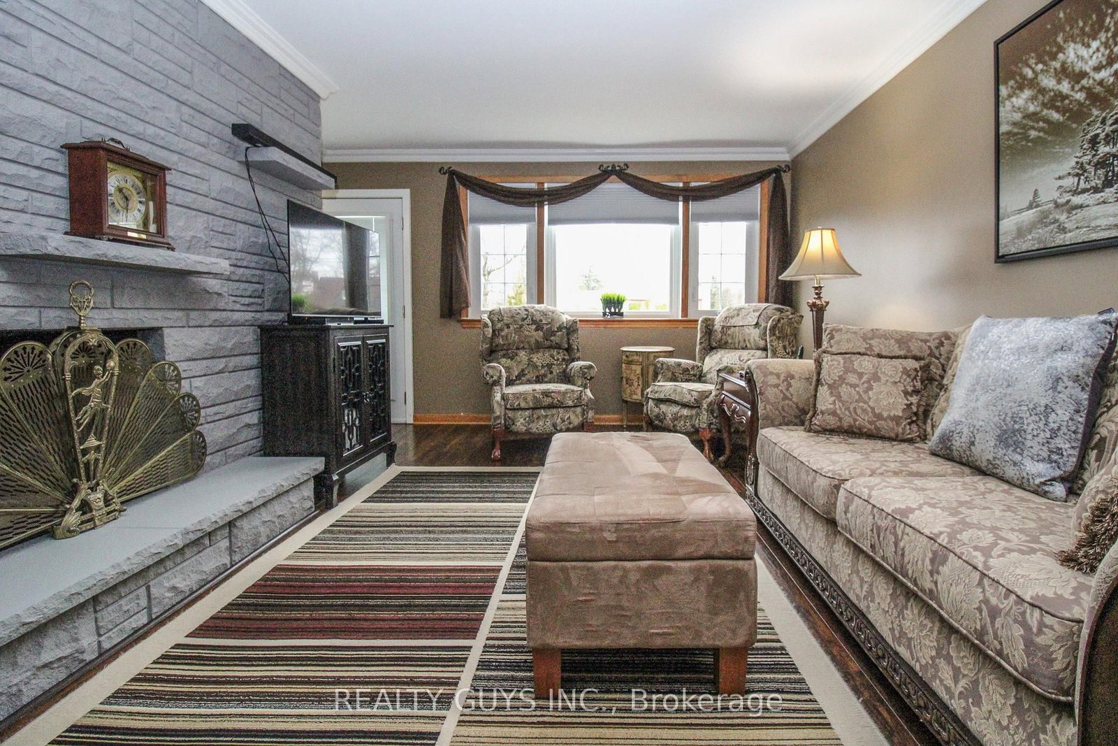 Detached House for sale at 734 Crawford Place, Peterborough, Ontario, K9J 3X3 - Otonabee Ward 1 - MLS: X12996340