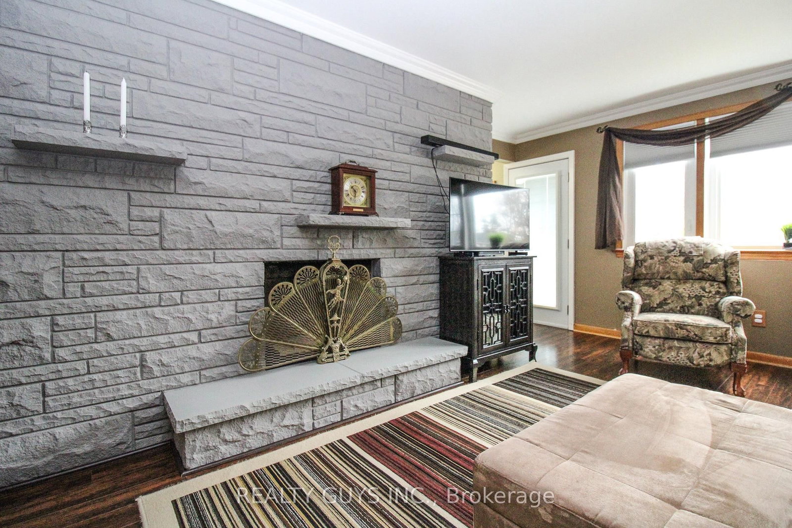 Detached House for sale at 734 Crawford Place, Peterborough, Ontario, K9J 3X3 - Otonabee Ward 1 - MLS: X12996340