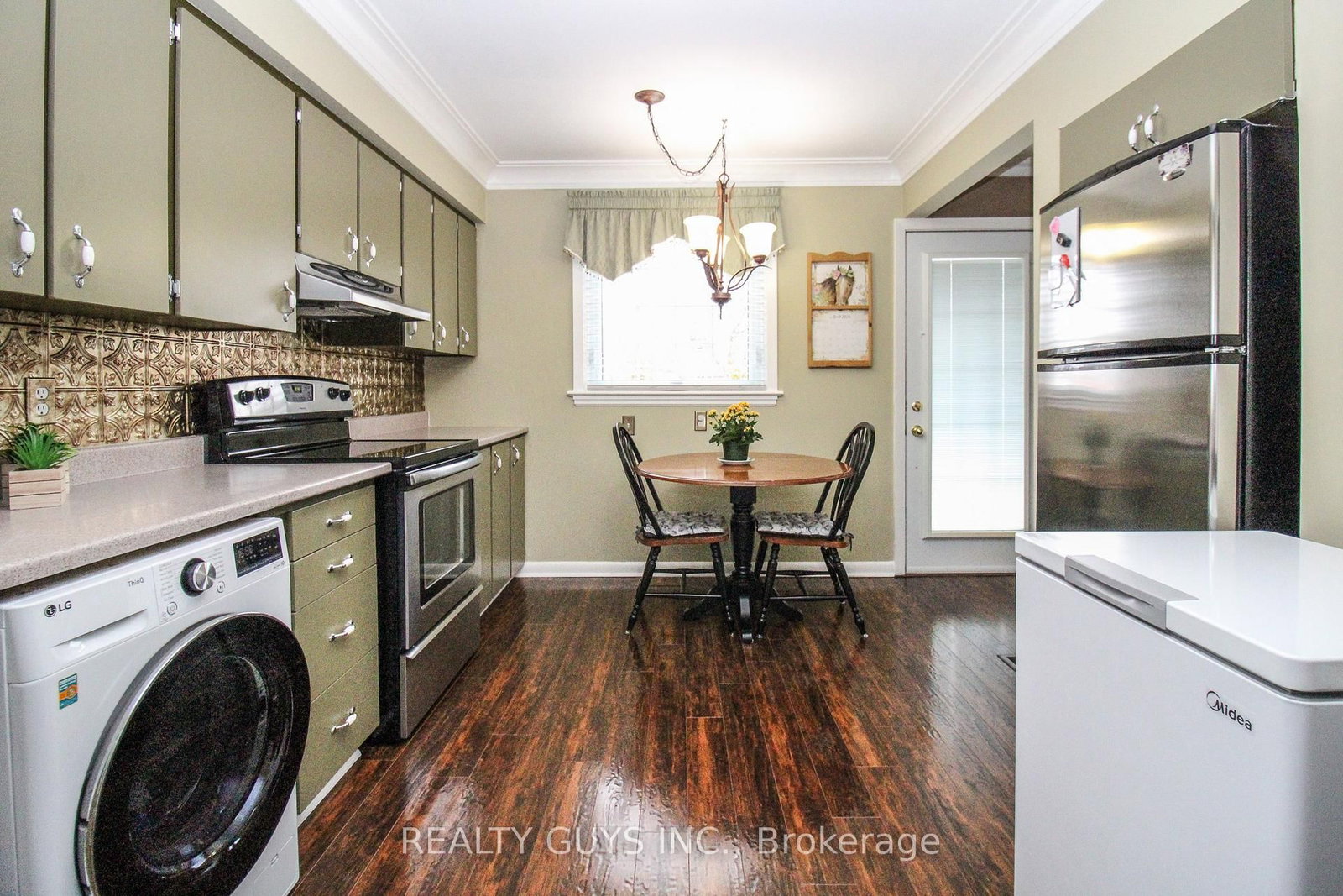 Detached House for sale at 734 Crawford Place, Peterborough, Ontario, K9J 3X3 - Otonabee Ward 1 - MLS: X12996340