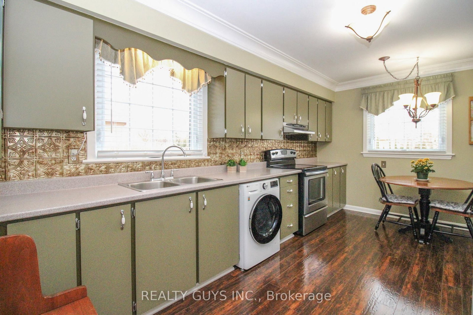 Detached House for sale at 734 Crawford Place, Peterborough, Ontario, K9J 3X3 - Otonabee Ward 1 - MLS: X12996340