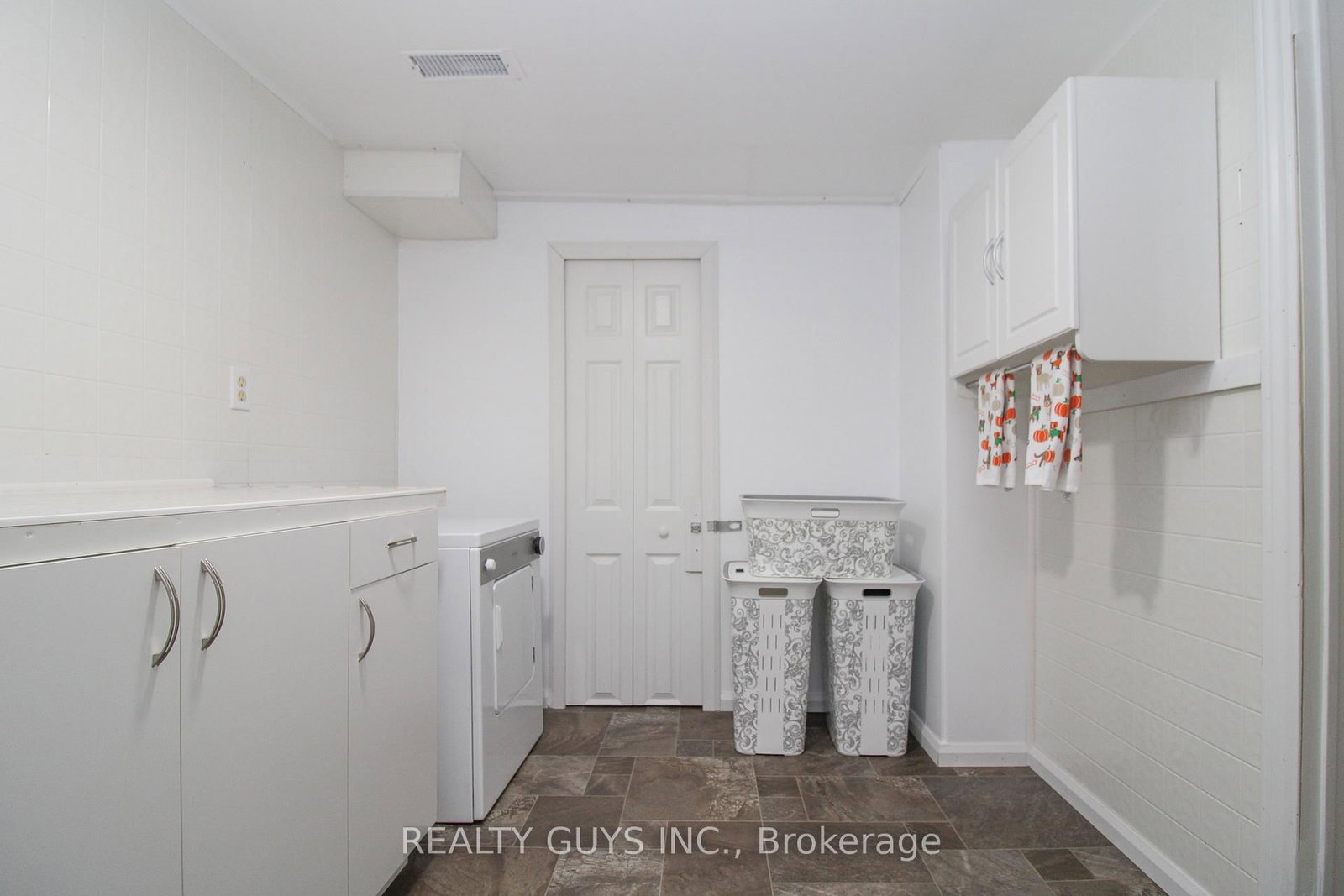 Detached House for sale at 734 Crawford Place, Peterborough, Ontario, K9J 3X3 - Otonabee Ward 1 - MLS: X12996340