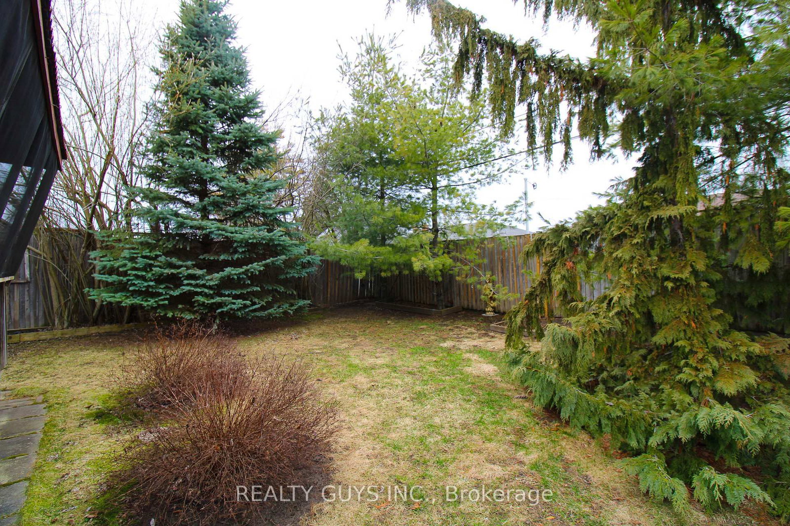 Detached House for sale at 734 Crawford Place, Peterborough, Ontario, K9J 3X3 - Otonabee Ward 1 - MLS: X12996340