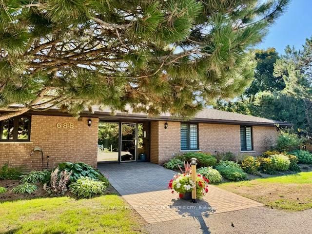 6 - 685 Whitaker Street