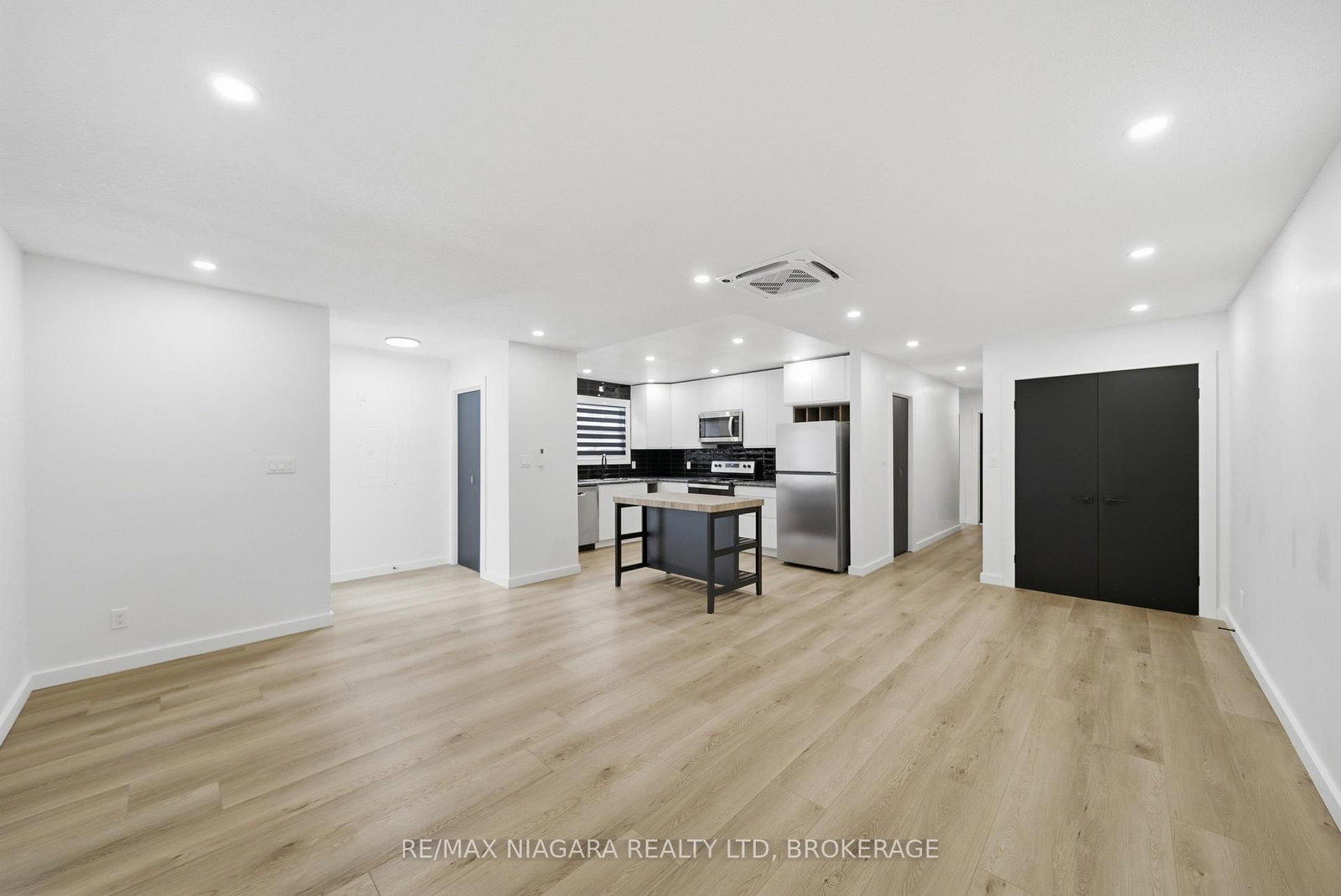 1361 STATION Street, Unit MAIN UNIT 1 - Photo 3