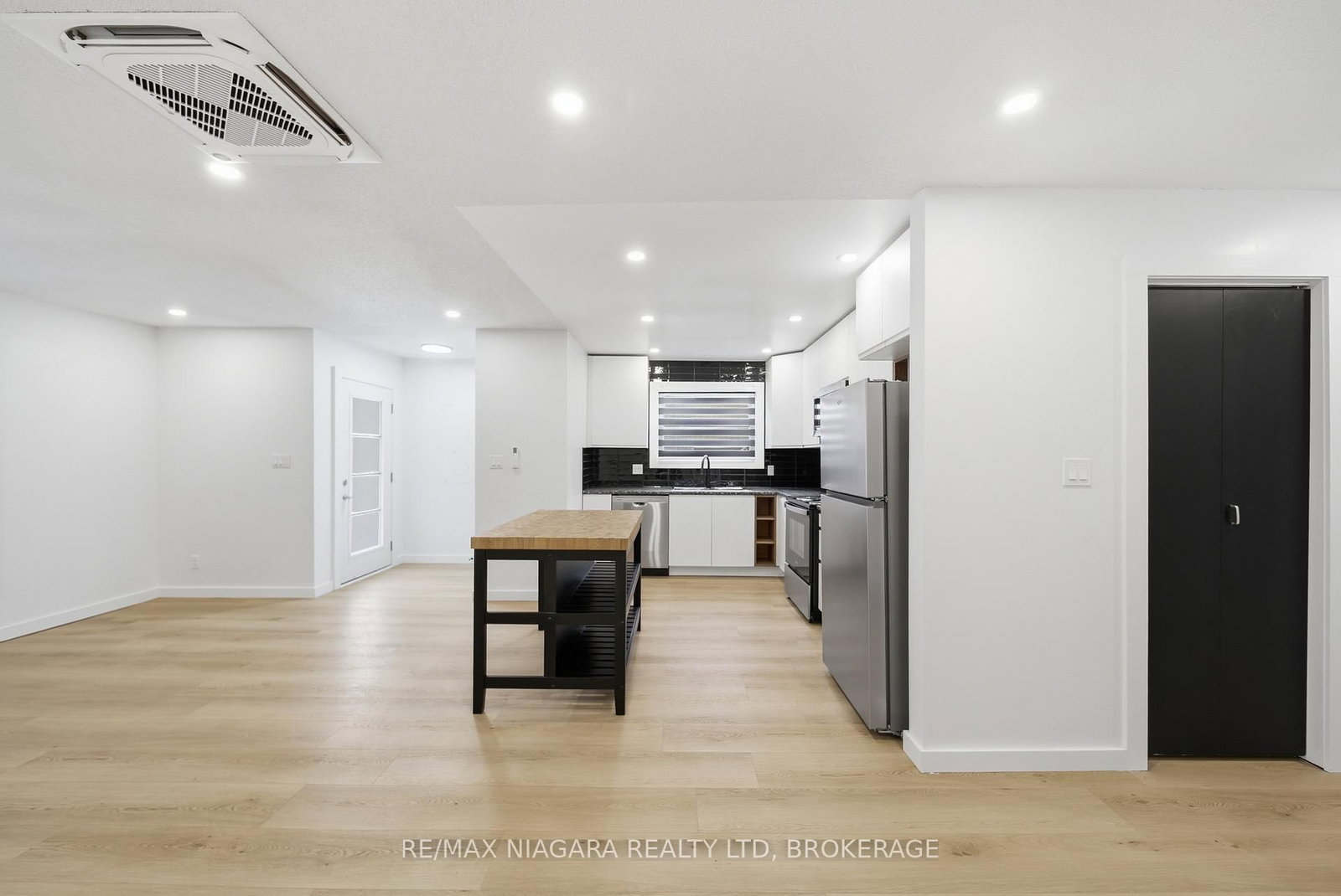 1361 STATION Street, Unit MAIN UNIT 1 - Photo 4