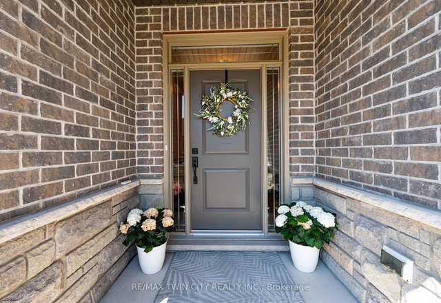 12 - 300 Snyder's Road E