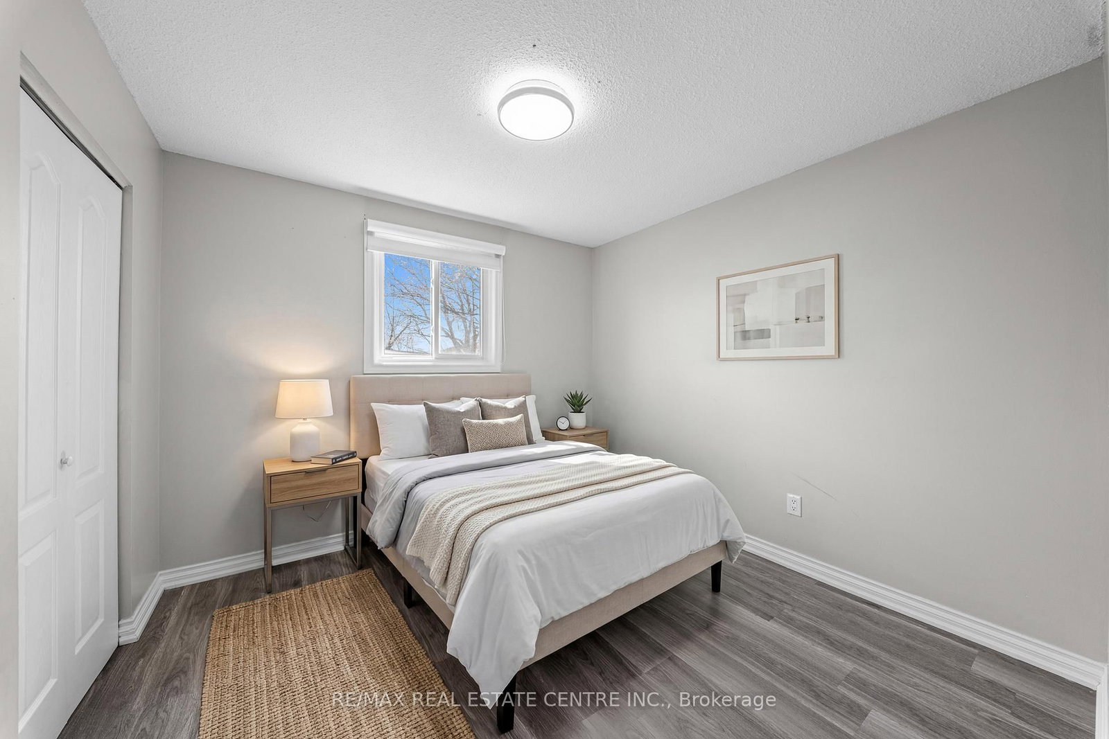 Detached House for sale at 35 Folkestone Avenue, Hamilton, Ontario, L8V 4M9 - Lawfield - MLS: X12996748