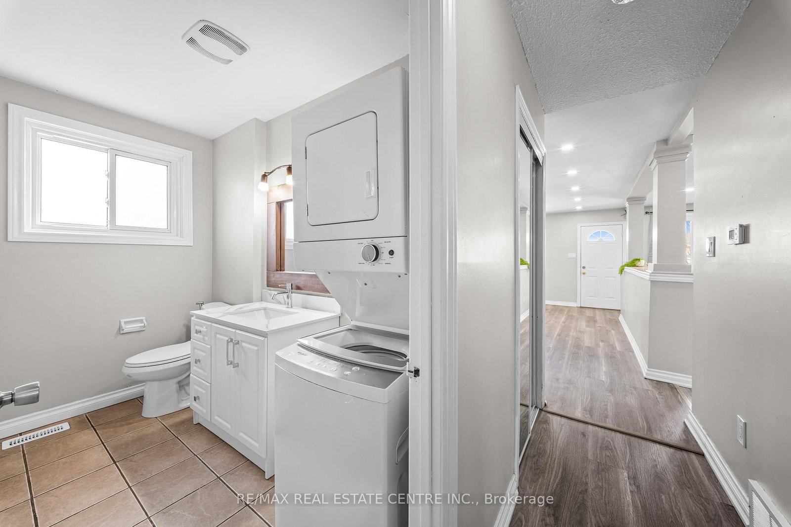 Detached House for sale at 35 Folkestone Avenue, Hamilton, Ontario, L8V 4M9 - Lawfield - MLS: X12996748