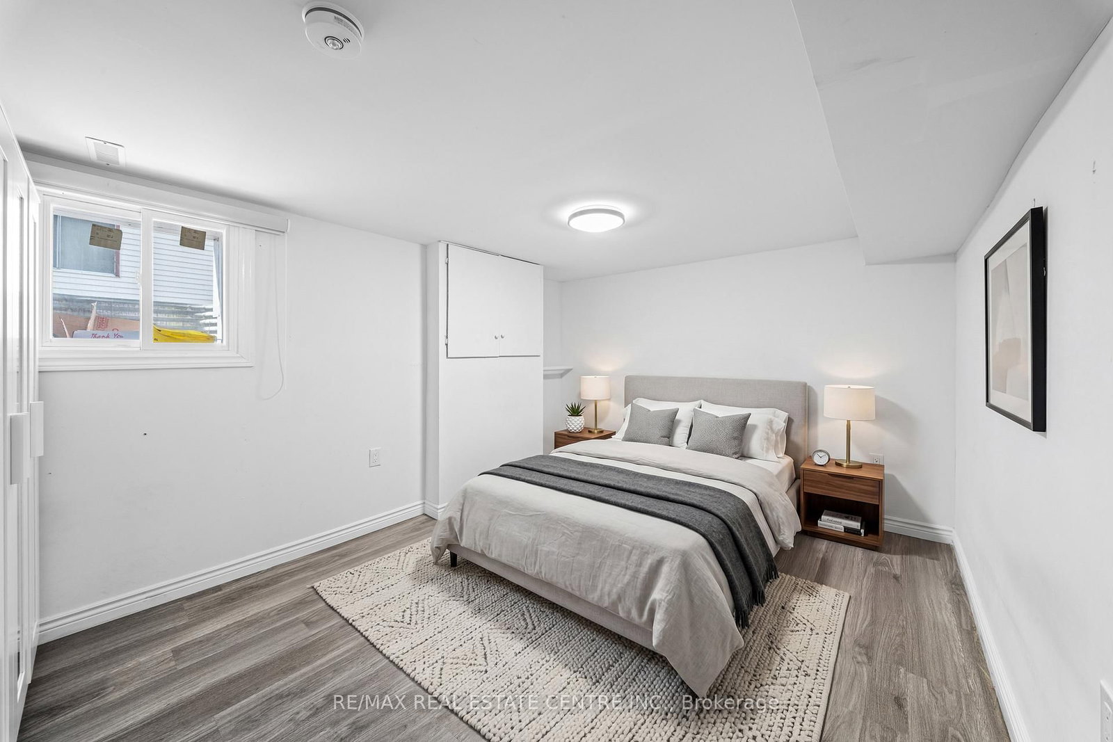 Detached House for sale at 35 Folkestone Avenue, Hamilton, Ontario, L8V 4M9 - Lawfield - MLS: X12996748