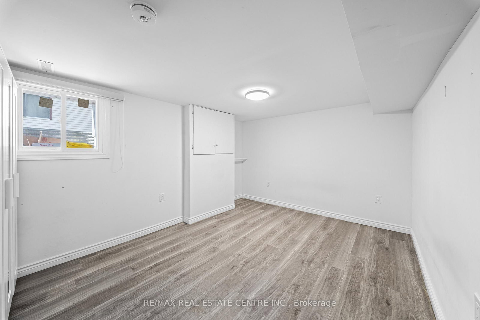 Detached House for sale at 35 Folkestone Avenue, Hamilton, Ontario, L8V 4M9 - Lawfield - MLS: X12996748