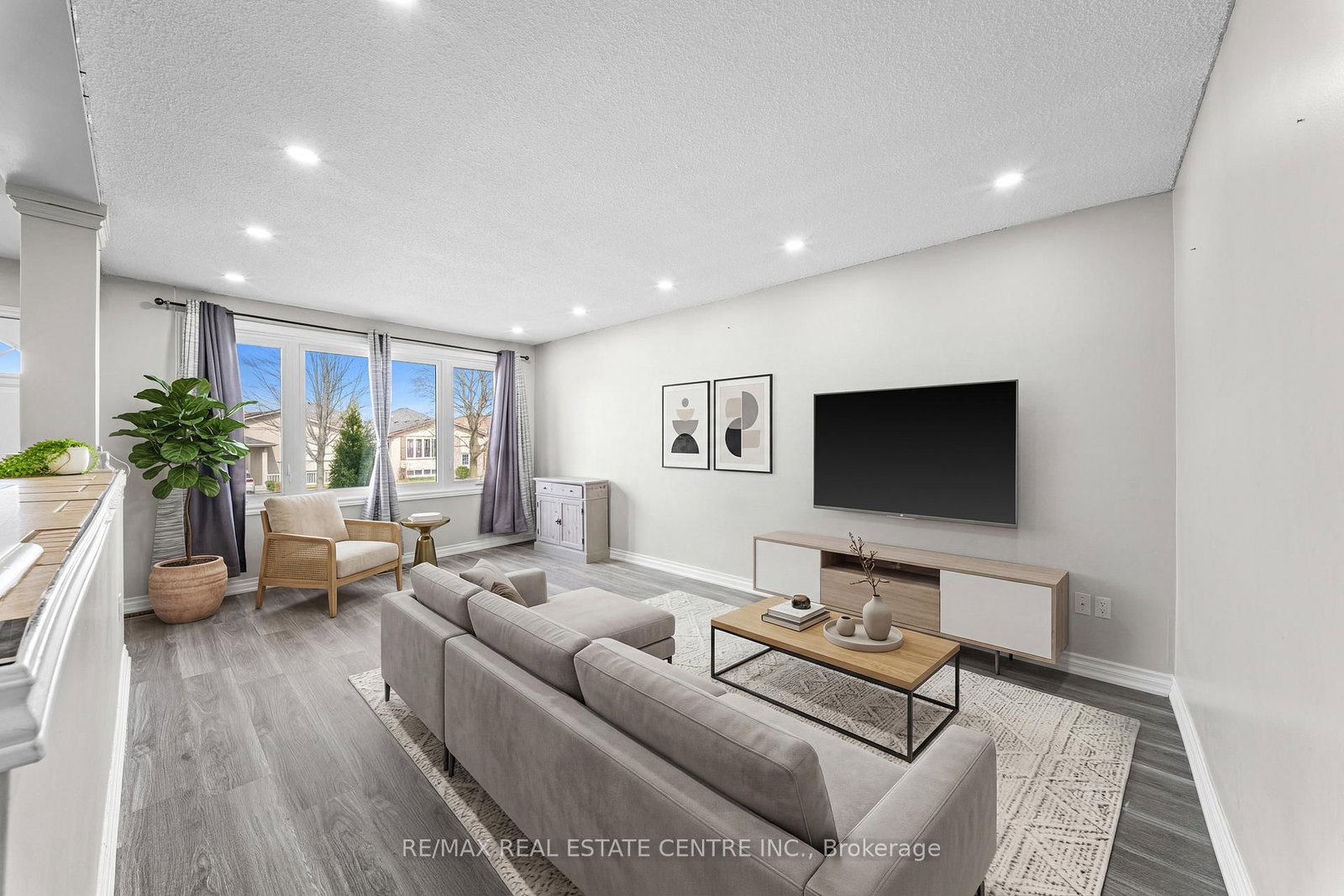 Detached House for sale at 35 Folkestone Avenue, Hamilton, Ontario, L8V 4M9 - Lawfield - MLS: X12996748