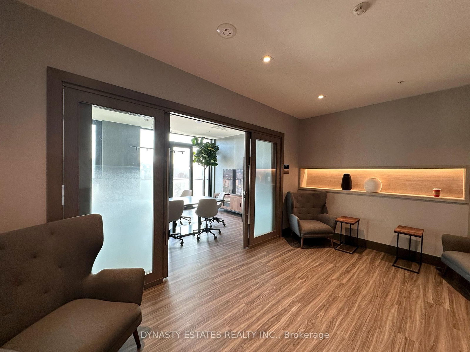 75 James Street S, Unit 411 - Photo 18