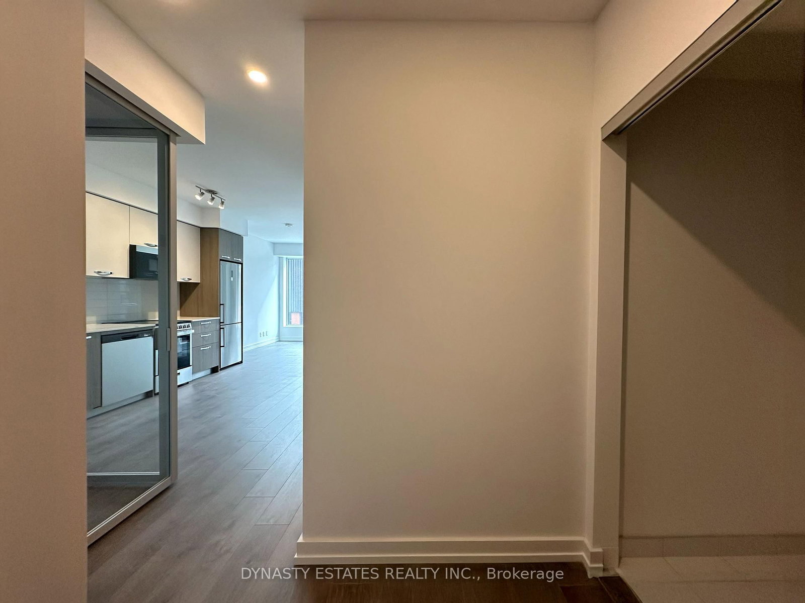 75 James Street S, Unit 411 - Photo 4