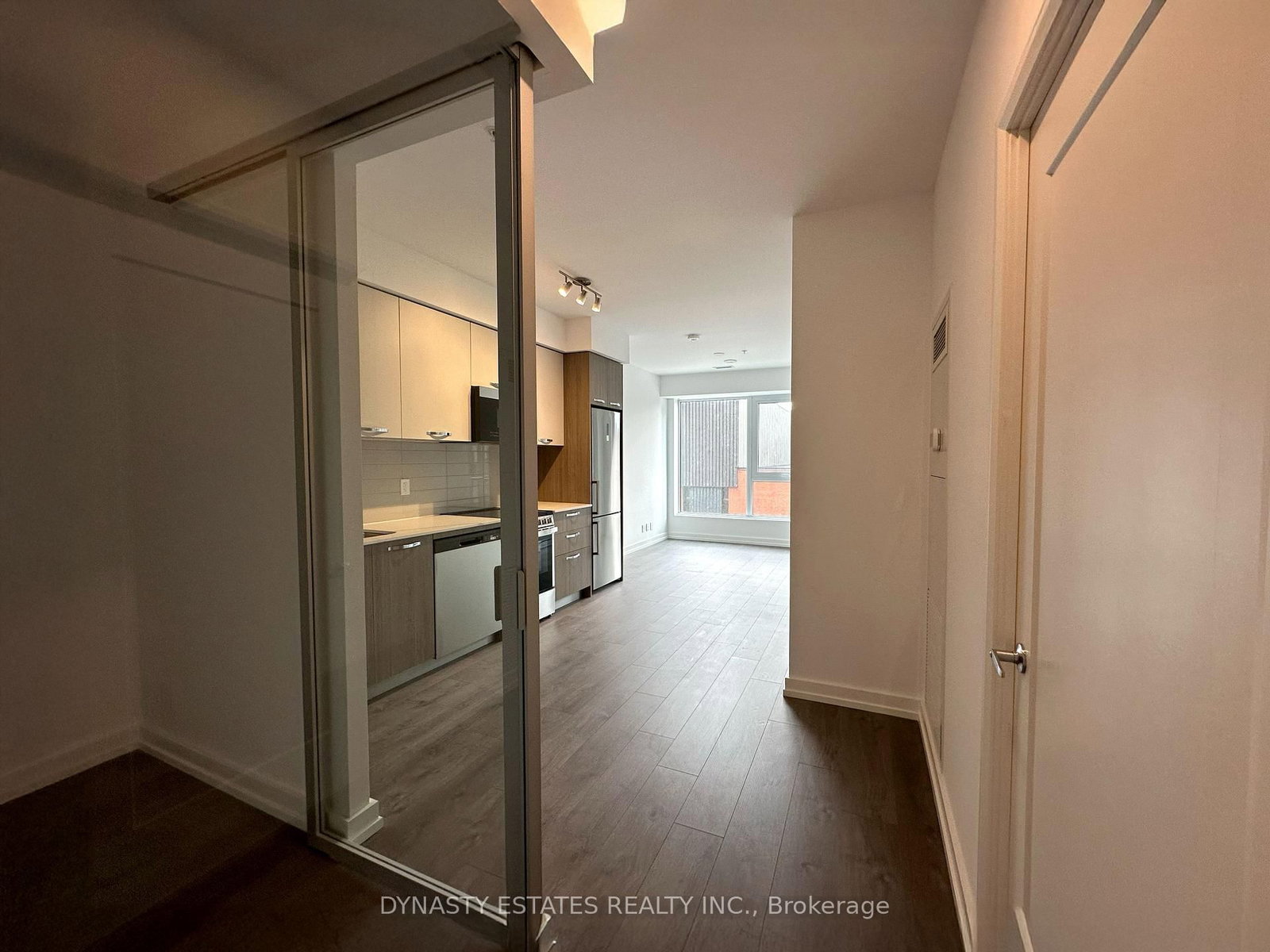 75 James Street S, Unit 411 - Photo 5
