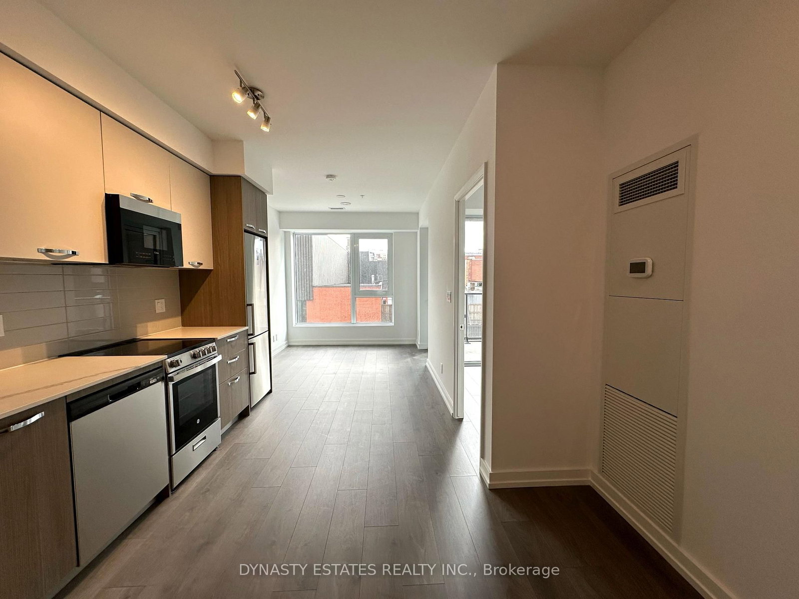 75 James Street S, Unit 411 - Photo 8