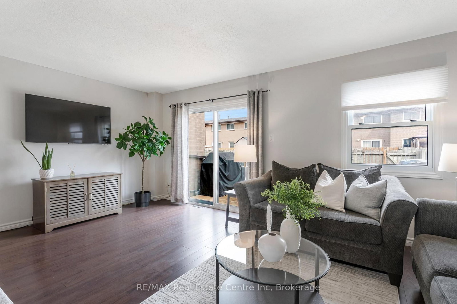 441 Victoria Road N - Photo 3