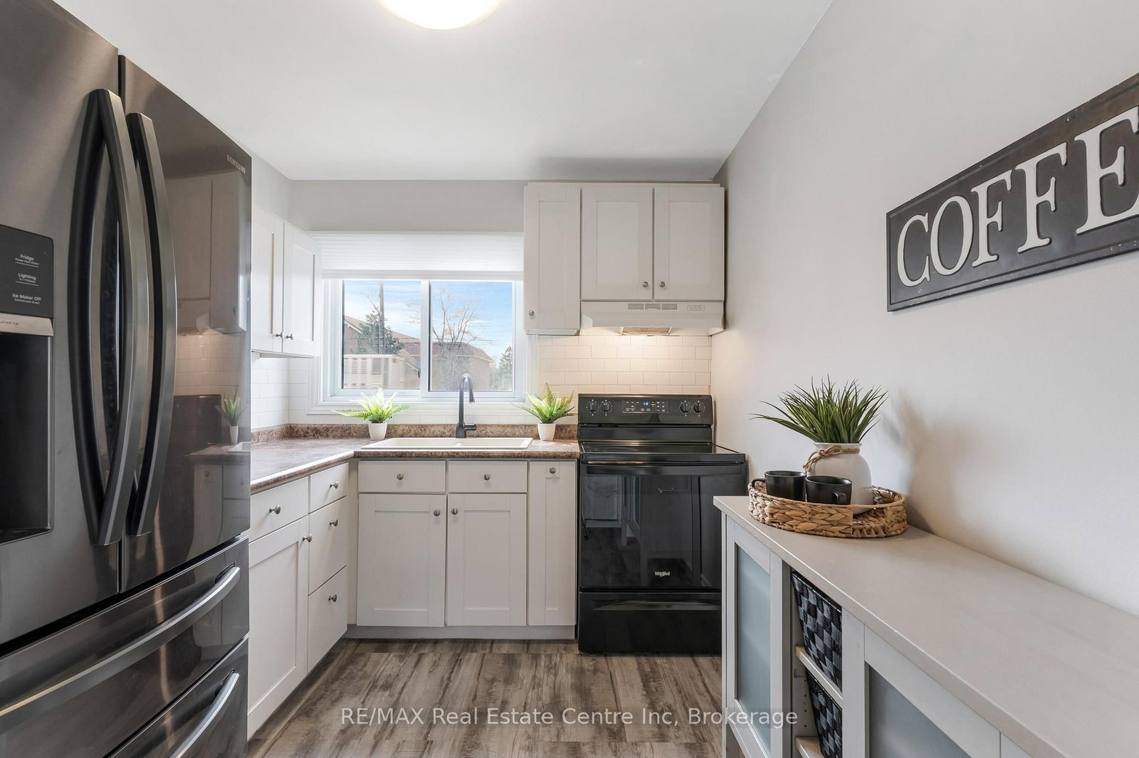 441 Victoria Road N - Photo 8