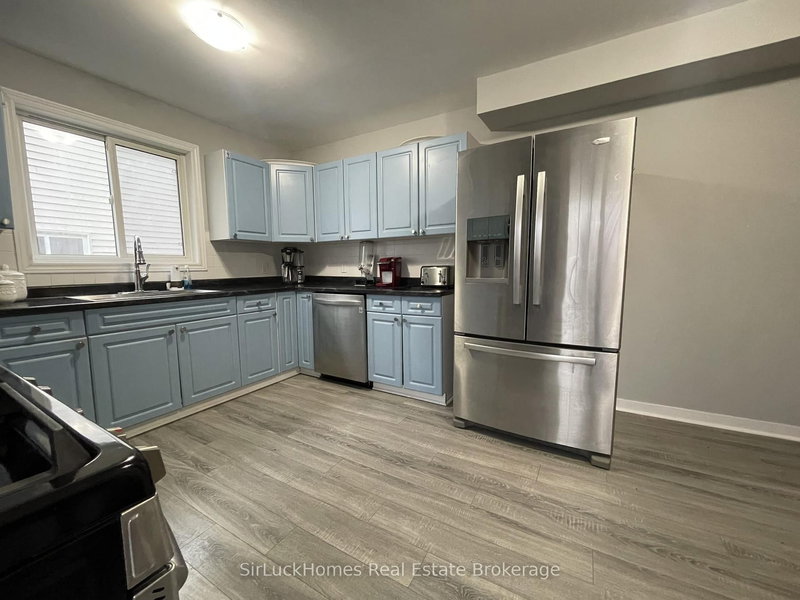 Main - 1974 Portage Rd E, Niagara Falls, L2J 4J7 | Image 2