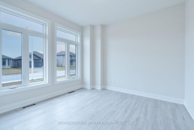 241 LEITCH Street • Dutton/Dunwich, ON photo 4