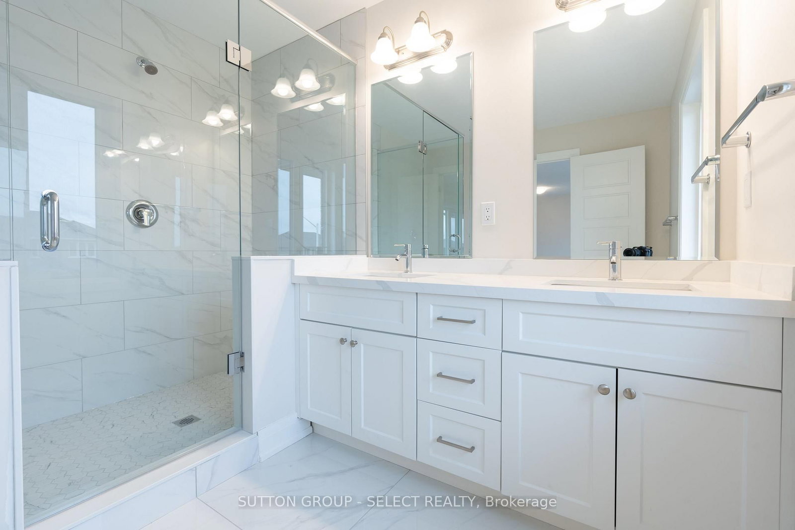 241 LEITCH Street • Dutton/Dunwich, ON photo 40