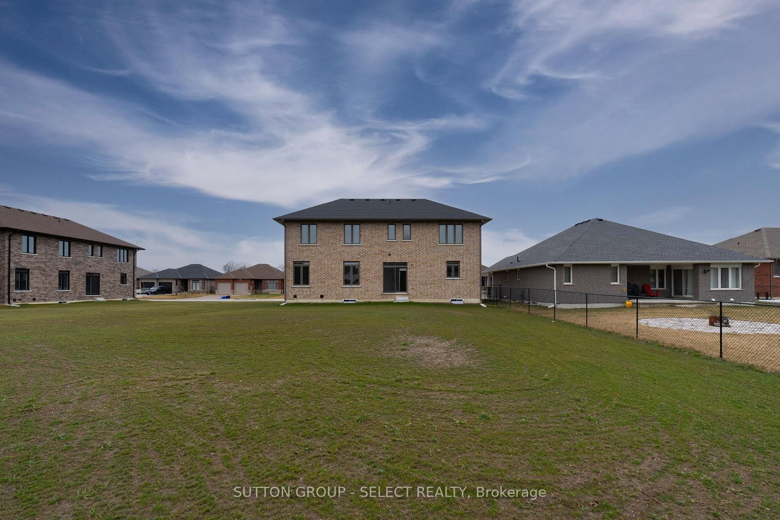 241 LEITCH Street • Dutton/Dunwich, ON photo 44