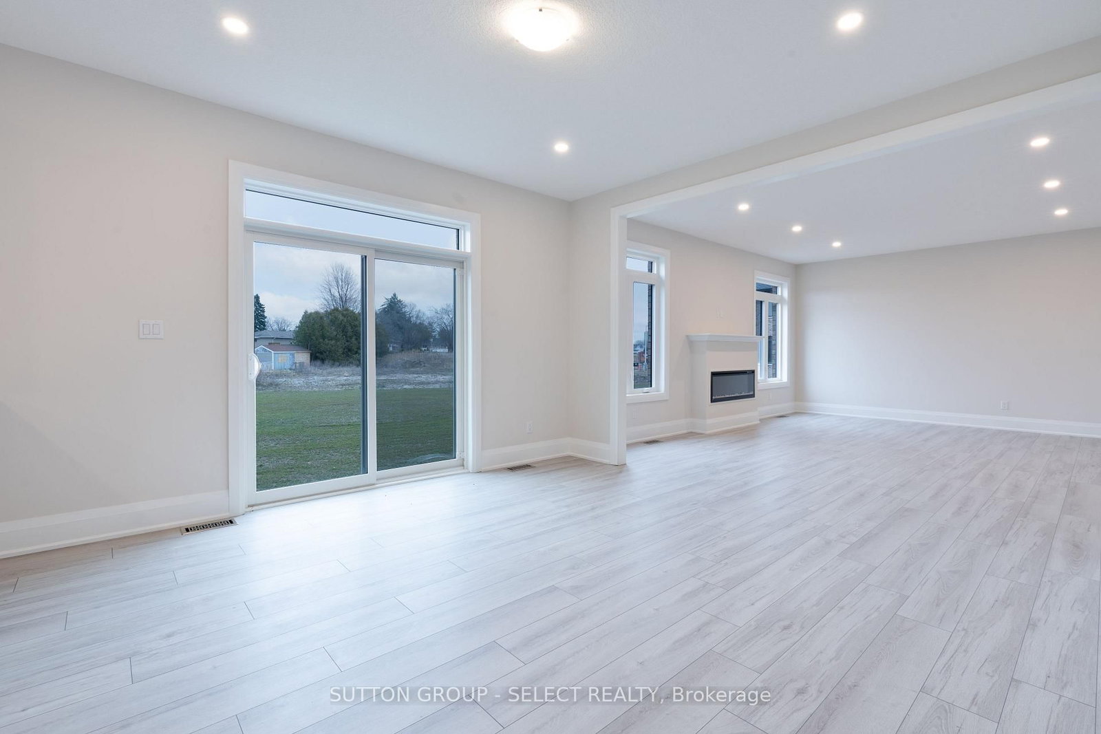 241 LEITCH Street • Dutton/Dunwich, ON photo 7