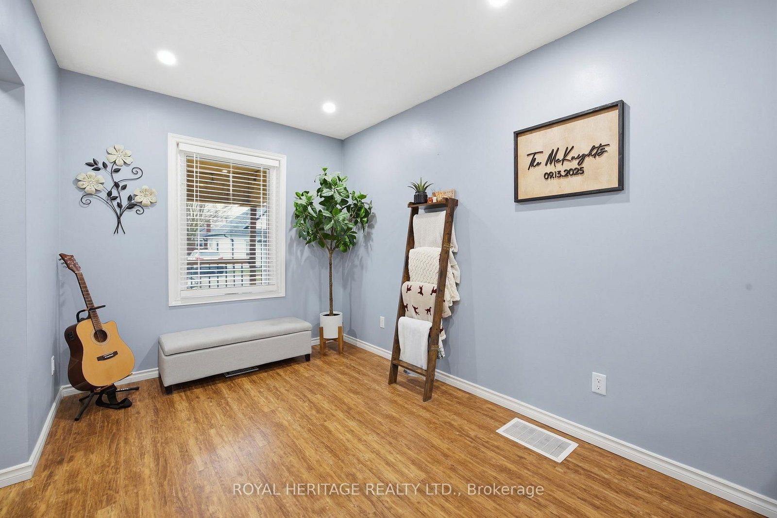 Detached House for sale at 395 Edison Avenue, Peterborough, Ontario, K9J 4G4 - Otonabee Ward 1 - MLS: X12997248