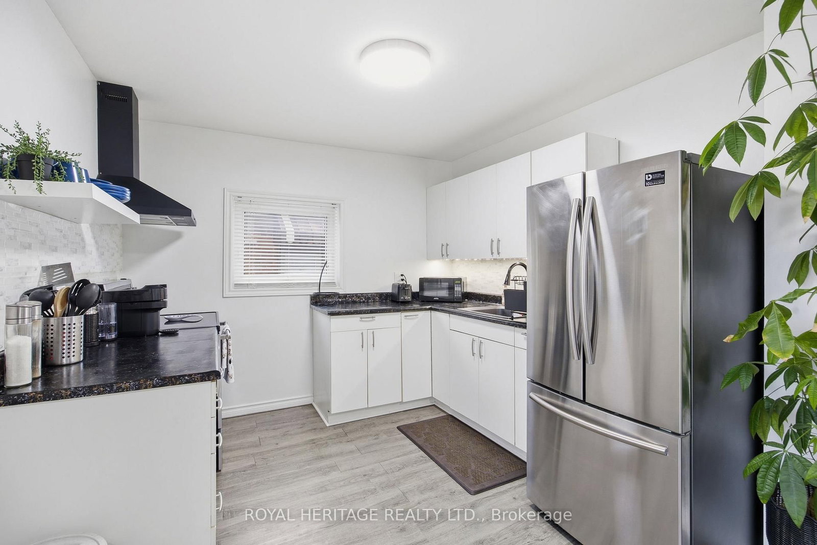 Detached House for sale at 395 Edison Avenue, Peterborough, Ontario, K9J 4G4 - Otonabee Ward 1 - MLS: X12997248