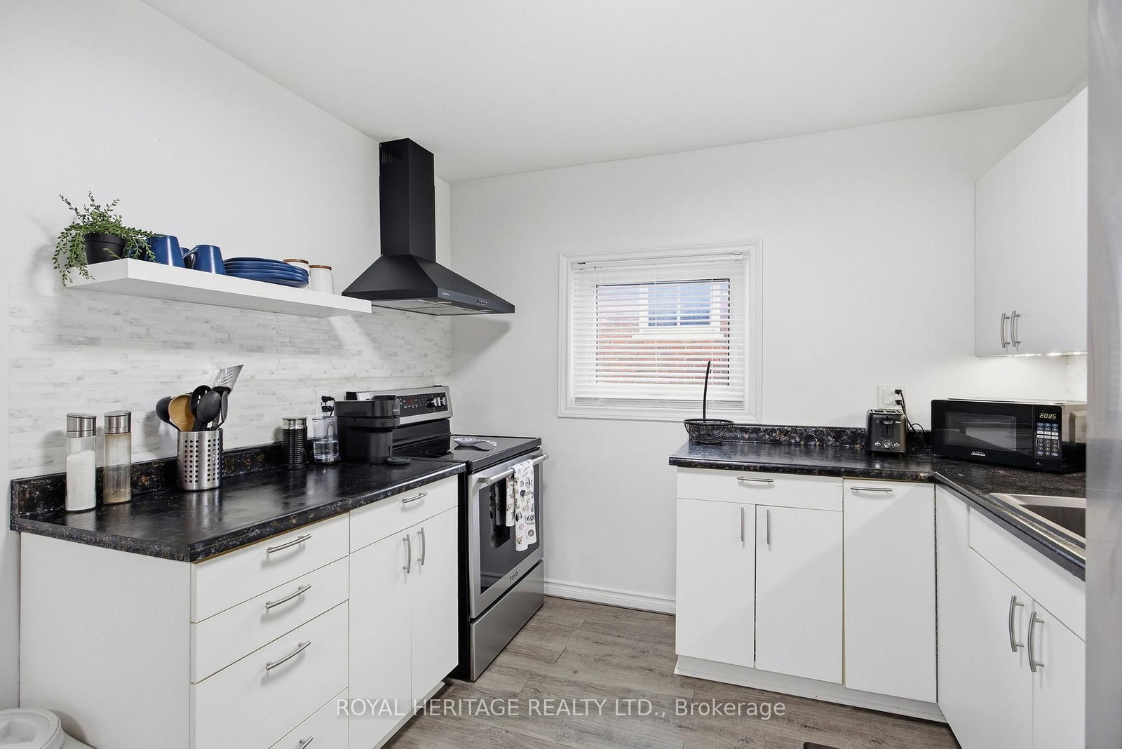 Detached House for sale at 395 Edison Avenue, Peterborough, Ontario, K9J 4G4 - Otonabee Ward 1 - MLS: X12997248