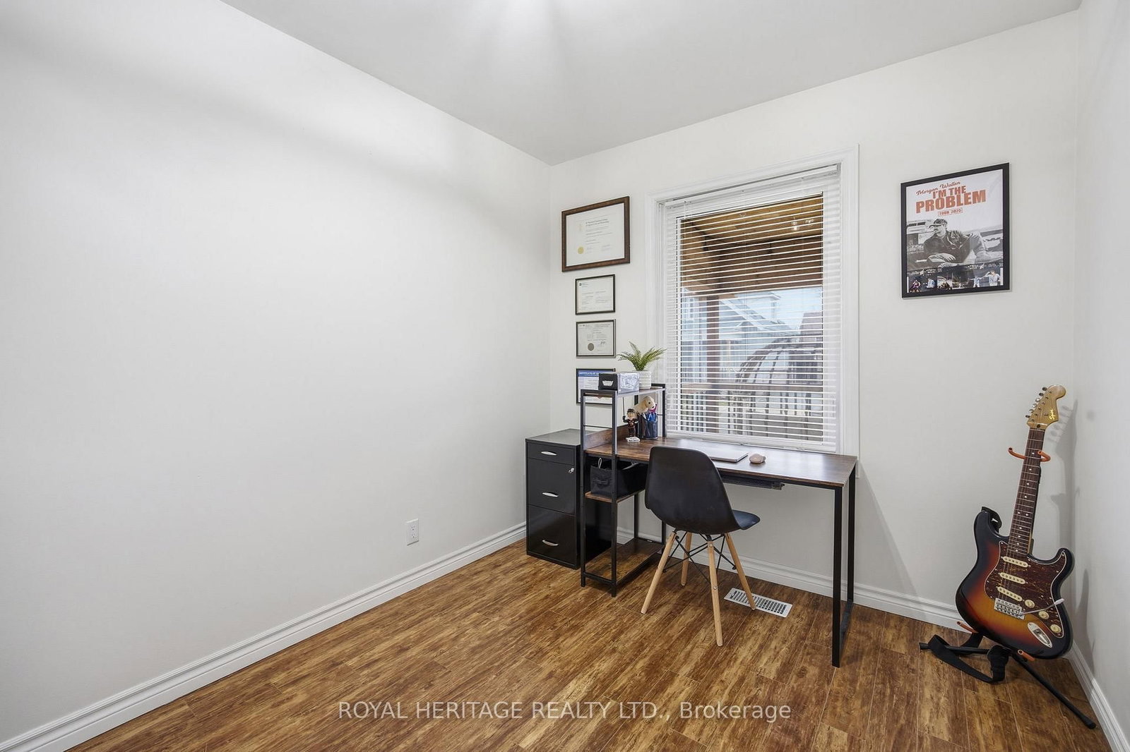 Detached House for sale at 395 Edison Avenue, Peterborough, Ontario, K9J 4G4 - Otonabee Ward 1 - MLS: X12997248