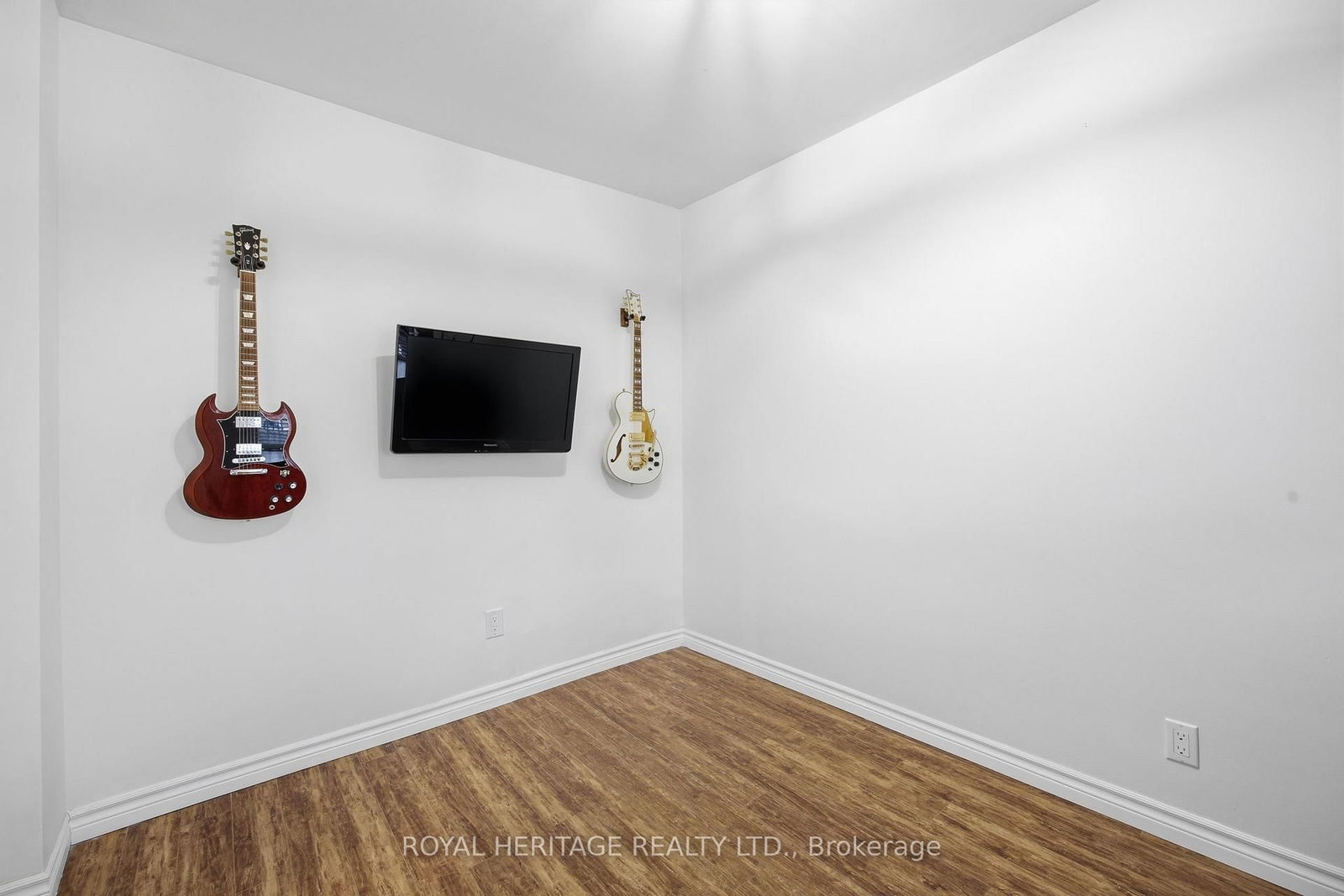 Detached House for sale at 395 Edison Avenue, Peterborough, Ontario, K9J 4G4 - Otonabee Ward 1 - MLS: X12997248