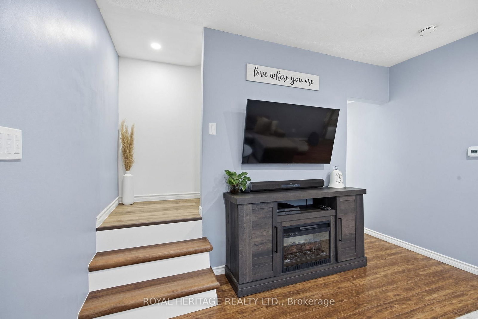 Detached House for sale at 395 Edison Avenue, Peterborough, Ontario, K9J 4G4 - Otonabee Ward 1 - MLS: X12997248