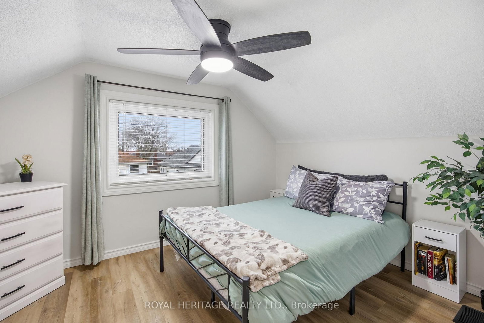 Detached House for sale at 395 Edison Avenue, Peterborough, Ontario, K9J 4G4 - Otonabee Ward 1 - MLS: X12997248