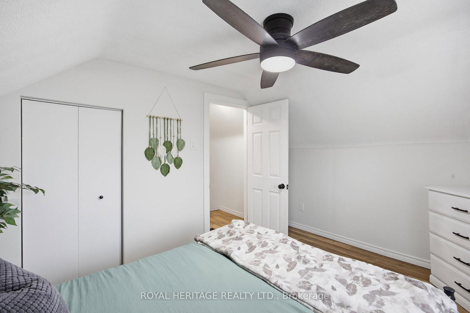 Detached House for sale at 395 Edison Avenue, Peterborough, Ontario, K9J 4G4 - Otonabee Ward 1 - MLS: X12997248