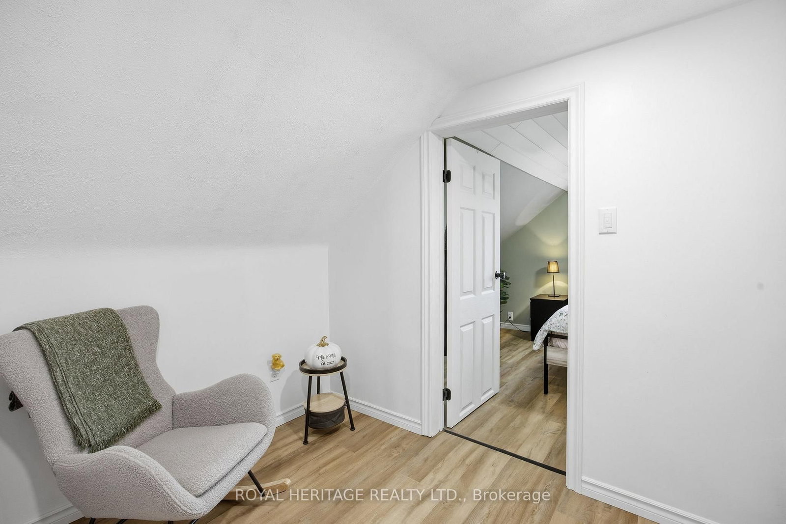 Detached House for sale at 395 Edison Avenue, Peterborough, Ontario, K9J 4G4 - Otonabee Ward 1 - MLS: X12997248