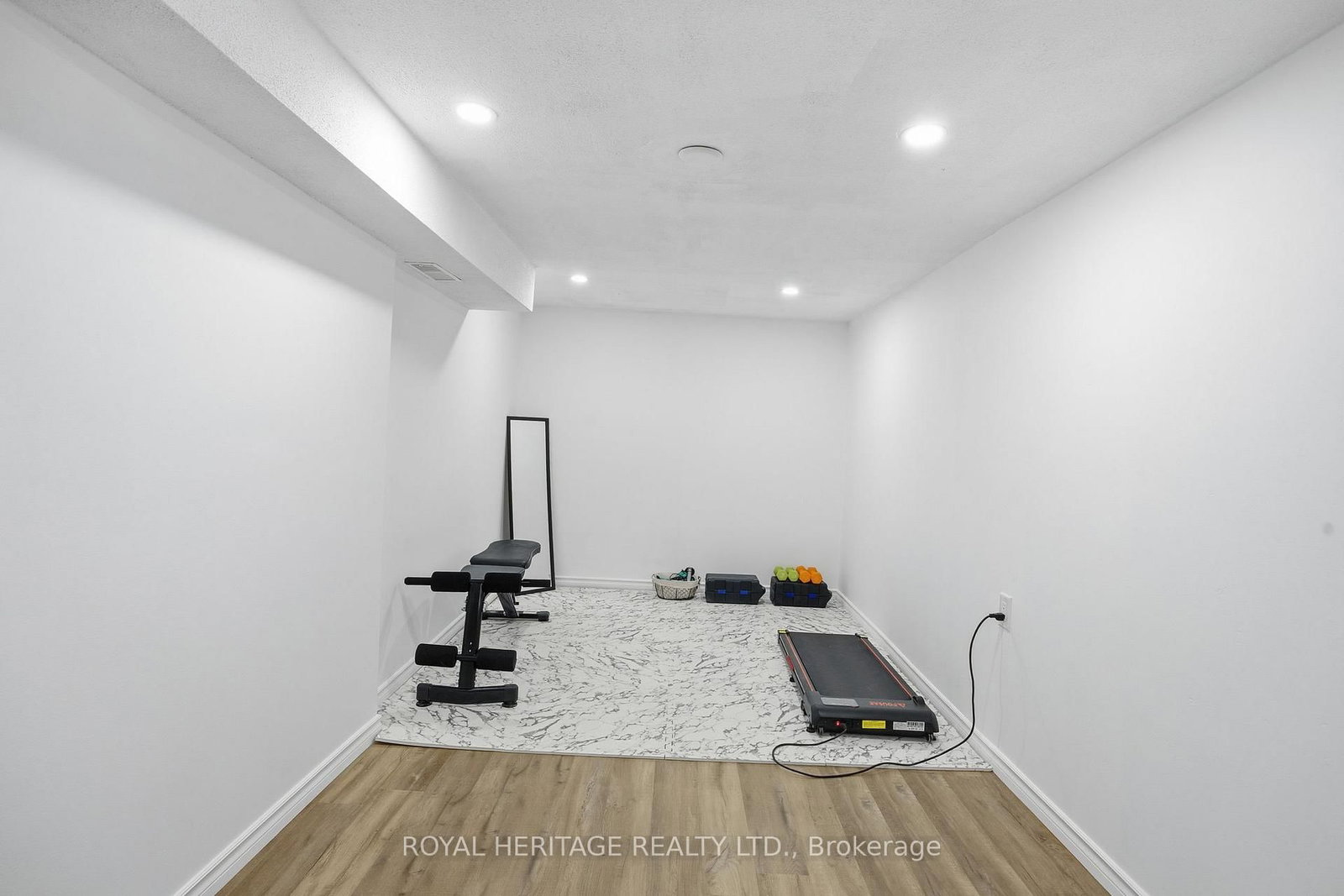 Detached House for sale at 395 Edison Avenue, Peterborough, Ontario, K9J 4G4 - Otonabee Ward 1 - MLS: X12997248