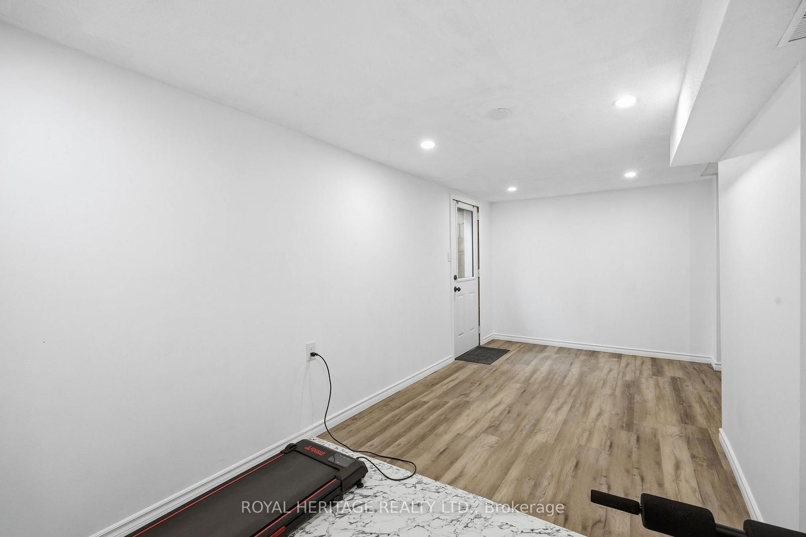 Detached House for sale at 395 Edison Avenue, Peterborough, Ontario, K9J 4G4 - Otonabee Ward 1 - MLS: X12997248