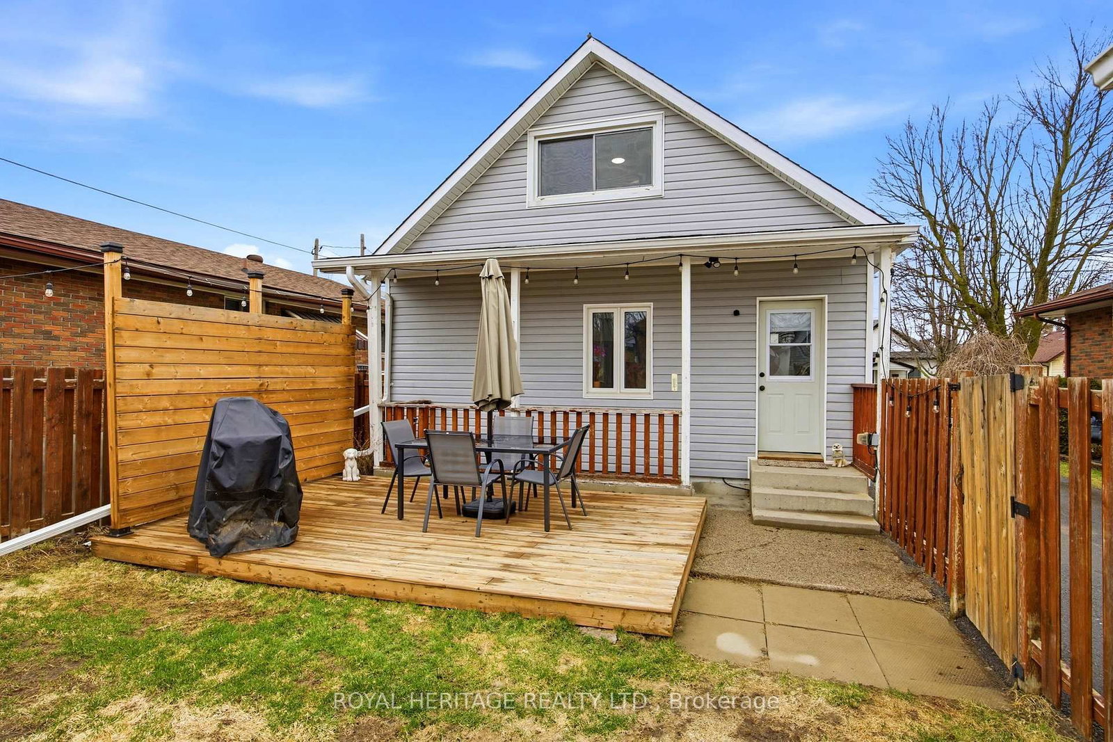 Detached House for sale at 395 Edison Avenue, Peterborough, Ontario, K9J 4G4 - Otonabee Ward 1 - MLS: X12997248