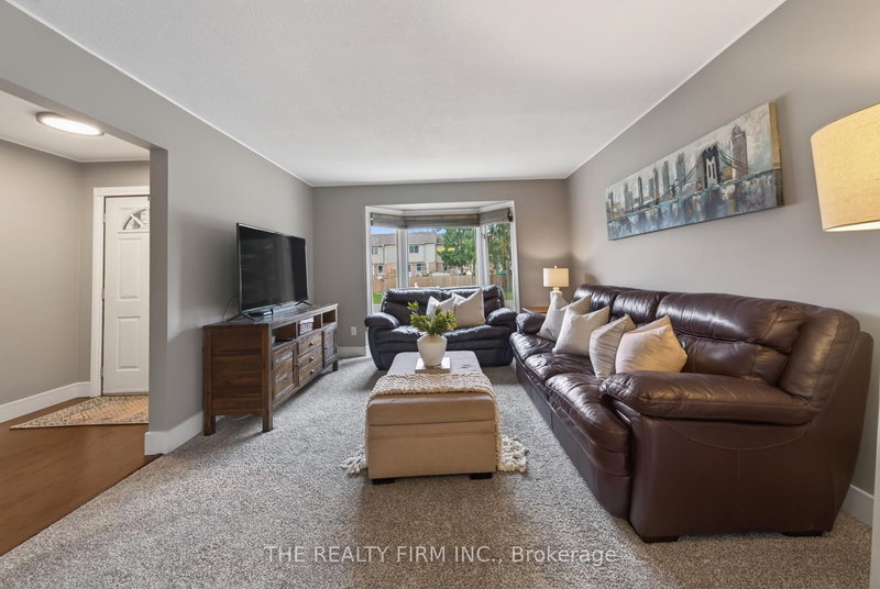 25 La Mantia Ave, Strathroy-Caradoc, N7G 3Z5 | Image 3