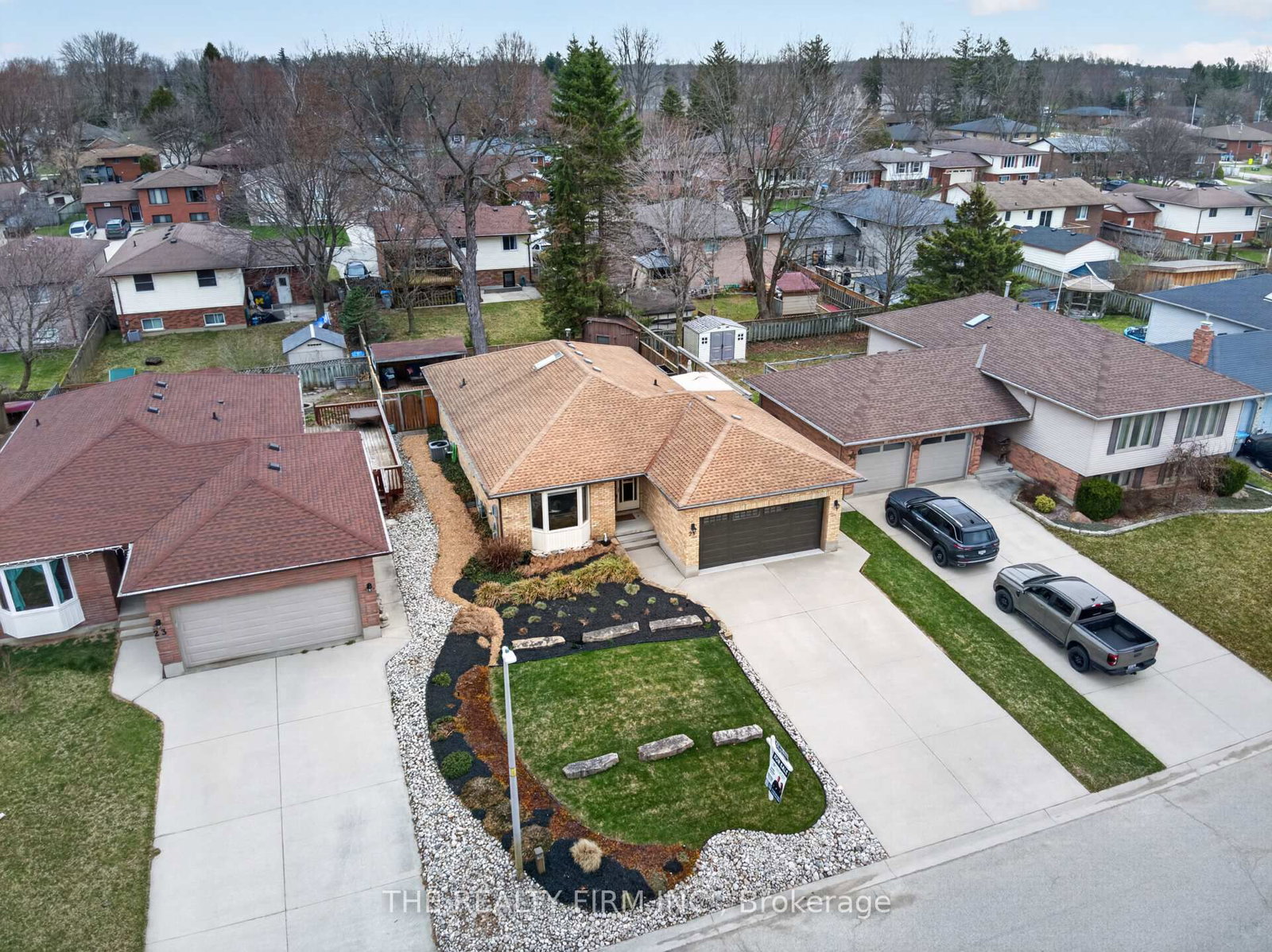 Detached House for sale at 25 La Mantia Avenue, Strathroy-Caradoc, Ontario, N7G 3Z5 - SW - MLS: X12997326