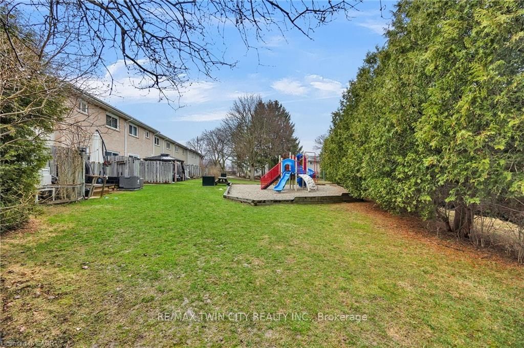 655 Albert Street, Unit C - Photo 17